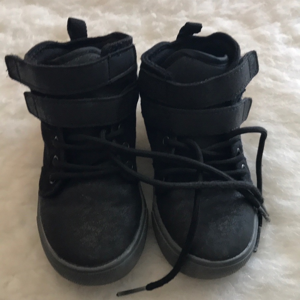 Shoes - Picture 2 of 5